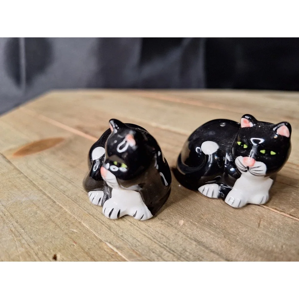 Vintage Takahashi Tuxedo Cat Pepper Shakers Set Black and White Ceramic Kittens